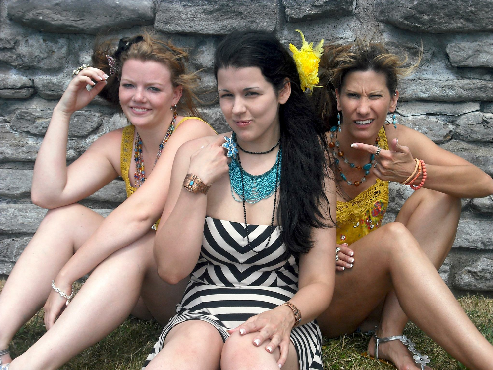 Hater Lemonade
On set of Music Video Hater Lemonade
Keywords: ellemadison;hater lemonade;haterade;behold the fairytales